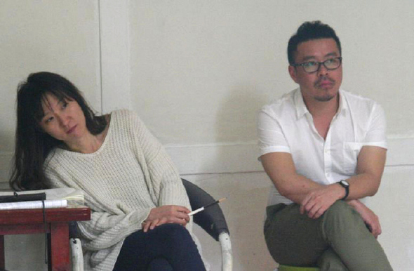 연극 <뻘>의 김은성(35)작가, 부새롬(36) 연출가
