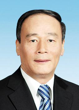 왕치산(64)
중앙기율검사위 서기/
산둥성 칭다오시 출신
시베이대학 역사학과/
태자당
