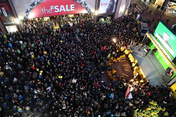 문재인 민주통합당 대통령 후보가 30일 저녁 대구시 동성로에서 거리유세를 하고 있다. 지지자들이 주변을 가득 메우고 있다.
대구/강창광 기자 chang@hani.co.kr