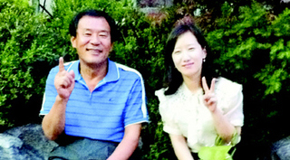 “아버님 브이 하세요~”라는 며느리의 말에 시아버님께서 쑥스러운 웃음을 지으시며 장단을 맞춰 주셨어요.