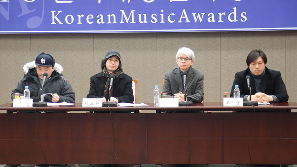 29일 오전 서울 중구 프레스센터에서 열린 2013 한국대중음악상 시상식 기자회견에서 선정위원들이 선정 기준에 대해 설명하고 있다.