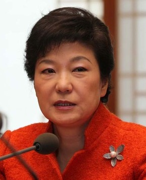 박근혜 대통령이 27일 오전 청와대에서 첫 수석비서관 회의를 주재하고 있다. 청와대사진기자단