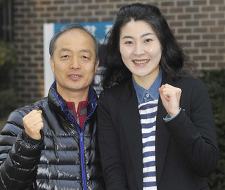 윤동현(55·왼쪽)씨와 김재은(29·오른쪽)씨
