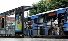 버스정류장. 한겨레 자료사진