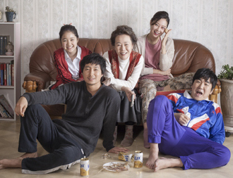 영화 <고령화 가족>
