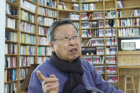 풀무학교의 살아 있는 역사인 홍순명 전 교장은 ‘일만 하면 소, 공부만 하면 도깨비’라고 아이들을 일깨운다. 풀무학교에서는 학업의 절반이 농사짓기이다.