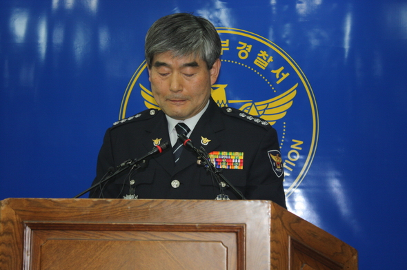 김용주 대구 중부경찰서장이 1일 오후 5시께 중부경찰서 소회의실에서 대구 여대생 살해 사건 수사 결과를 발표하고 있다. 김일우 기자 cooly@hani.co.kr