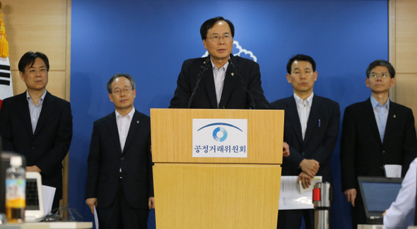 노대래 공정거래위원장이 13일 오후 서울 세종로 정부서울청사에서 범정부 차원의 ‘부당 단가인하 근절대책’을 발표하고 있다. 강창광 기자 chang@hani.co.kr