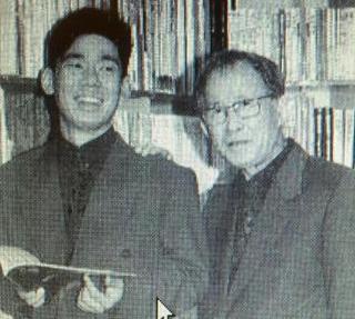 대한음악사 설립자 신재복(오른쪽)씨와 아들 신원석씨. 대한음악사 제공