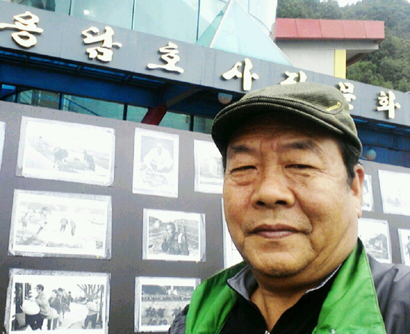 용담댐 수몰민 사진전 여는 사진작가 이철수(60)씨