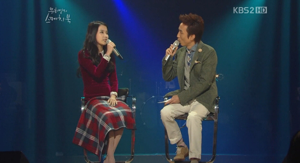 여성 아이돌이 나올 때마다 유난히 매서워지는 유희열의 눈은 ‘매의 눈’으로 불린다. <유희열의 스케치북>에 아이유가 출연해 유희열과 이야기를 나누고 있다.
KBS 제공
