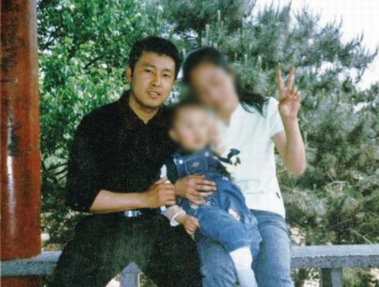 사건이 일어나기 전 샤쥔펑(왼쪽)이 가족과 함께 찍은 사진. 웨이보
