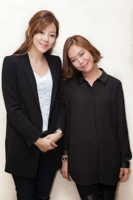 왼쪽부터 바이올리니스트 클라라 주미 강(26·한스아이슬러음대)씨와 피아니스트 손열음(27·하노버국립음대)씨