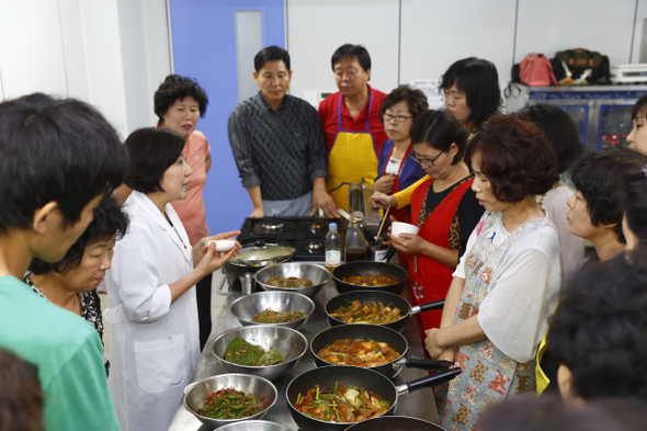 지난달 대전 중구 선화동 대전시민대학에서 연 강좌에 시민들이 참여하고 있다.  대전평생교육진흥원 제공