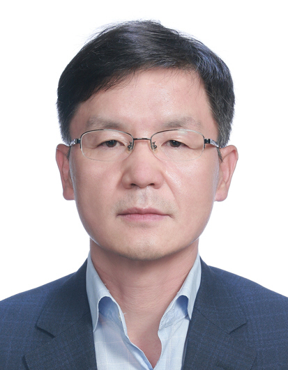 왼쪽부터 이경수 상무, 정찬수 전무, 조윤성 전무