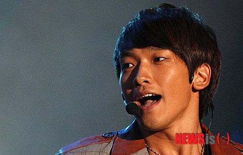 가수 겸 배우 비(정지훈)
