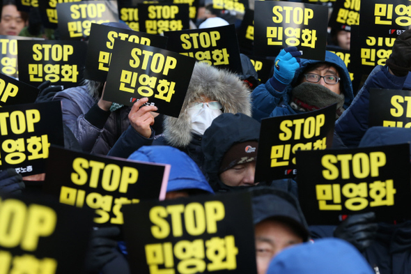 지난 21일 오후 서울 청계광장에서 철도노조 수도권 결의대회가 열리고 있다. 김태형 기자 xogud555@hani.co.kr