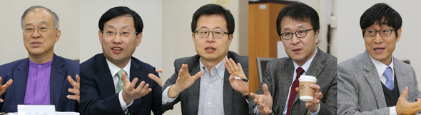 왼쪽부터 강지원 변호사, 김상헌 네이버 대표이사, 장근영 청소년정책연구원 연구위원, 장덕진 서울대 교수, 황용석 건국대 교수 (※이미지를 클릭하면 크게 보입니다.)