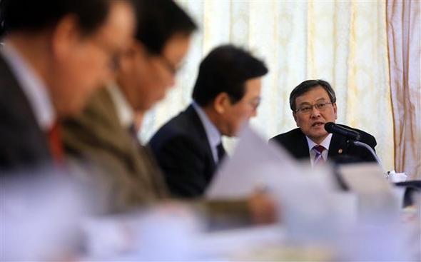 최문기 미래창조과학부 장관이 9일 오후 정부과천청사에서 열린 ‘미래부 공공기관장 간담회’에서 머리 발언을 하고 있다. 과천/연합뉴스