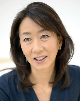<티브이아사히>의 뉴스캐스터 나가노 도모코(51)