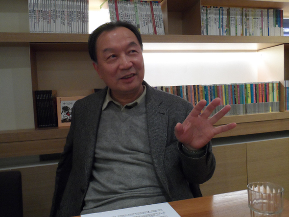 원톄쥔 인민대 교수는 중국 현실에 대한 새로운 분석으로 한국에서도 주목받고 있다. 15일 서울 서교동 인문카페 창비에서 그를 만나 중국의 현실과 개혁 등에 대해 이야기를 나눴다.