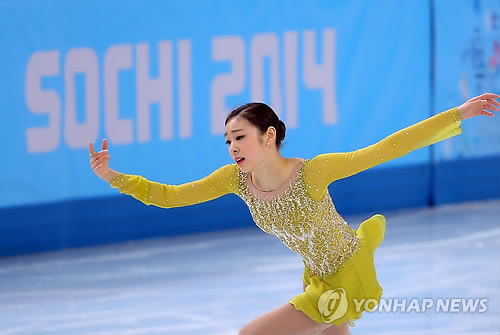 피겨여왕 김연아가 20일(한국시간) 러시아 소치 아이스버그 스케이팅 팰리스에서 열린 2014 소치 동계올림픽 피겨스케이팅 여자 싱글 쇼트프로그램에서 아름다운 연기를 선보이고 있다. 소치/연합뉴스