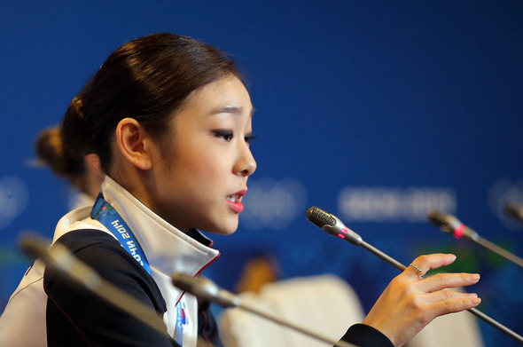 쇼트 프로그램 1위를 기록한 한국 피겨 대표팀 김연아가 20일(한국시간) 러시아 소치 아이스버그 스케이팅 팰리스 프레스 컨퍼런스룸에서 경기를 마친 뒤 기자회견을 하고 있다. 2014.2.20. 연합뉴스