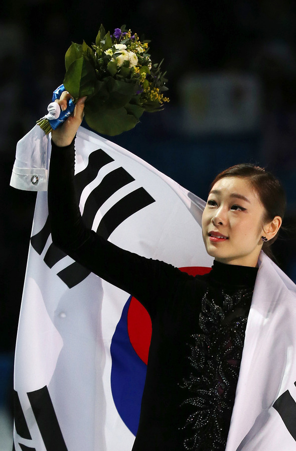 김연아는 21일(한국시각) 러시아 소치 아이스베르크 스케이팅 팰리스에서 열린 2014 소치 겨울올림픽 피겨 여자 싱글 프리스케이팅에서 실수 없는 완벽한 연기로 144.19점을 획득, 전날 쇼트프로그램 점수(74.92점)를 더한 219.11점을 받았다. 하지만 러시아의 아델리나 소트니코바(17)가 논란 속에 무려 149.95점을 받으며 종합 224.59점으로 1위를 차지해 은메달에 만족해야 했다. /연합뉴스