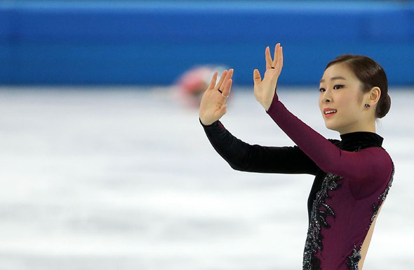 김연아가 20일 오후(현지시각) 러시아 소치 해안클러스터 아이스버그 스케이팅 팰리스에서 열린 여자 피겨스케이팅 싱글 프리 프로그램에서 연기를 마치고 관중들에게 인사를 하고 있다. 2014.02.21. 연합뉴스