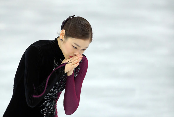 김연아는 21일(한국 시각) 러시아 소치 아이스베르크 스케이팅 팰리스에서 열린 2014 소치 겨울올림픽 피겨 여자 싱글 프리스케이팅에서 실수 없는 완벽한 연기로 144.19점을 획득, 전날 쇼트프로그램 점수(74.92점)를 더한 219.11점을 받았다. 하지만 러시아의 아델리나 소트니코바(17)가 논란 속에 무려 149.95점을 받으며 종합 224.59점으로 1위를 차지해 은메달에 만족해야 했다. 2014.2.21 / 연합뉴스