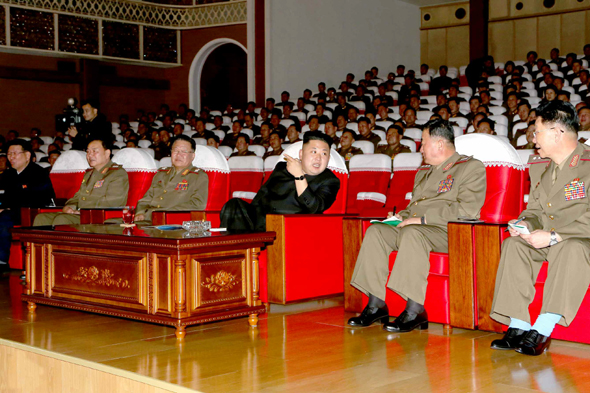 조선노동당 제1비서가 인민군 제1차 예술선전대 경연에서 당선된 제567부대, 제324부대, 제233부대의 예술선전대 공연을 관람했다고 <노동신문>이 11일 전했다. 연합뉴스