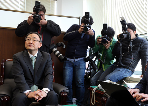 최성준 방송통신위원회 위원장 후보가 지난 14일 오후 서울 서초구 서울고법 부장판사실에서 기자간담회를 하고 있다. 김태형 기자 xogud555@hani.co.kr