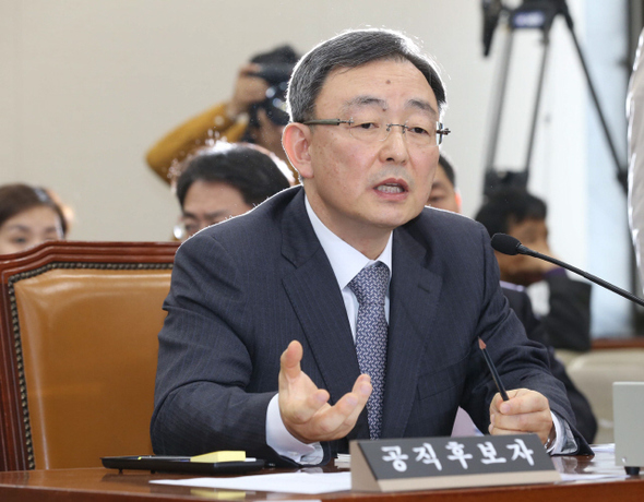 최성준 방송통신위원장 후보자가 1일 오전 국회 미래창조과학방송통신위원회에서 열린 인사청문회에서 의원들의 질의에 답하고 있다.  이정우 선임기자