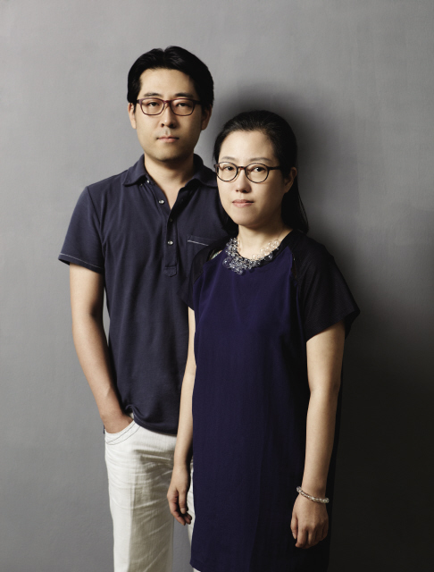 부부작가 ‘뮌’의 최문선(왼쪽), 김민선(오른쪽)씨.