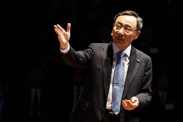 황창규 케이티(KT) 회장이 20일 오전 서울 광화문 올레스퀘어에서 취임 후 첫 기자간담회를 열어 1등 케이티와 ‘기가토피아’ 실현을 밝히고 있다.  뉴스1