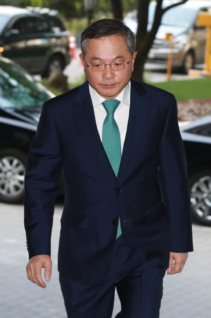 신임 국무총리 후보자로 지명된 안대희 전 대법관이 22일 오후 후보자 지명 소감 발표를 위해 서울 세종로 정부 서울청사로 들어서고 있다. 이정아 기자 leej@hani.co.kr