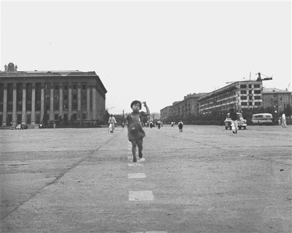 한국관에 전시된 크리스 마커의 <북녘 사람들. 무제 #16>(1957)