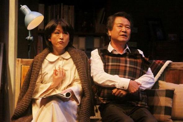 연극 <스카이라잇>(데이비드 헤어 작, 최용훈 연출) 사진 컬티즌 제공