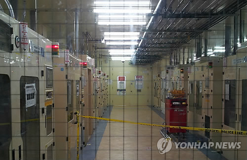 삼성전자 반도체 공장에서 불산에 노출돼 신경질환을 얻은 근로자의 업무상 재해가 인정됐다. 사진은 지난 1월과 5월 잇따른 불산 가스 누출로 사상자를 낸 삼성전자 화성사업장의 내부 모습. 연합뉴스
