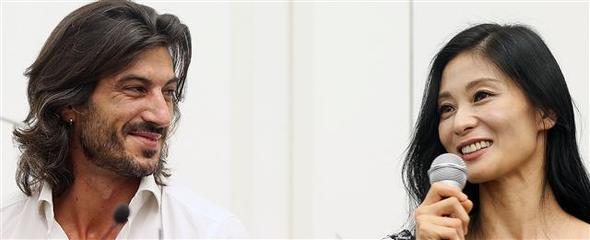 인스브루크 발레단 감독과 발레리나 강수진.