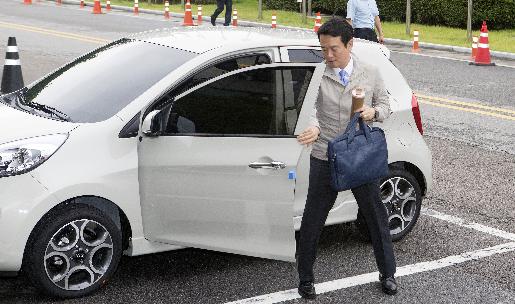 남경필 경기도지사가 3일경차인 모닝을 이용해 도청으로 출근한 모습 /사진=경기도 제공 　