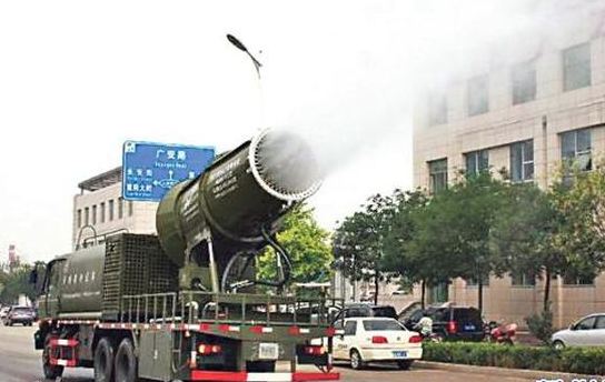 중국 허베이성의 초강력 물대포 차량. 