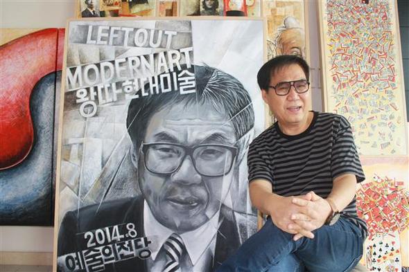 조영남과 그의 작품. 노형석 기자 nuge@hani.co.kr