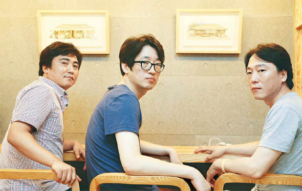 이번 다큐를 공동 연출한 송원근 피디(왼쪽부터)와 한경수 피디, 임유철 감독.
