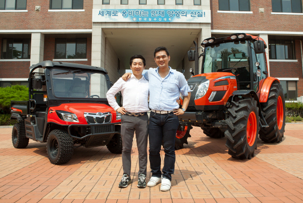 국립 한국농수산대학(KNCAF·총장 남양호) 중소가축학과 3학년 김선도(29·왼쪽)·남광민(34·오른쪽)씨