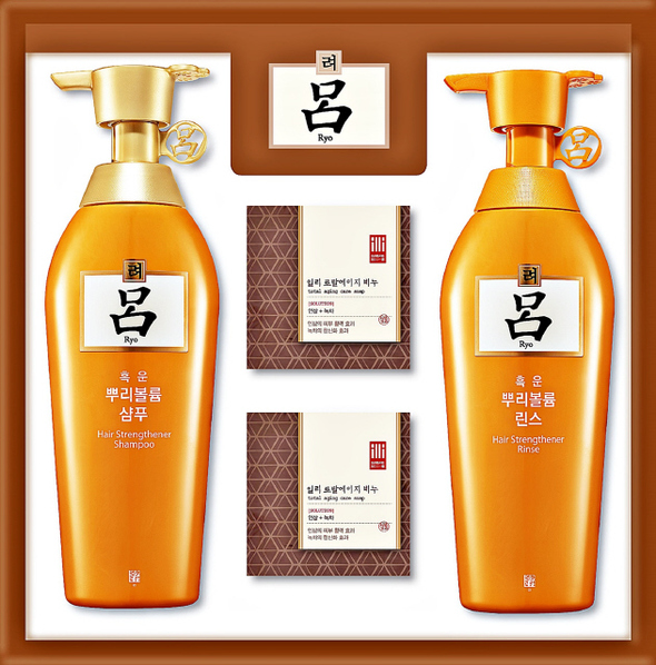  평년보다 앞당겨진 올해 추석엔 과일 선물세트의 인기가 예년보다 주춤할 것으로 예상됨에 따라 업체들이 과일을 대체할 특징있는 선물세트를 내놓고 치열한 판촉 경쟁을 벌이고 있다. 각 업체 제공