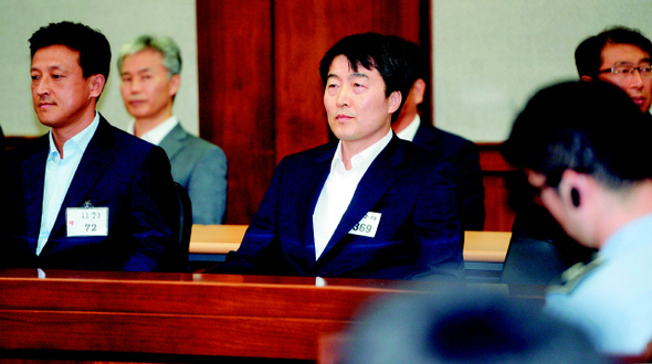 통합진보당 이석기 의원에 대한 내란음모 사건 항소심 선고공판이 지난 11일 서울고등법원에서 개최됐다. 이석기 의원이 재판 시작을 기다리고 있다. 사진공동취재단