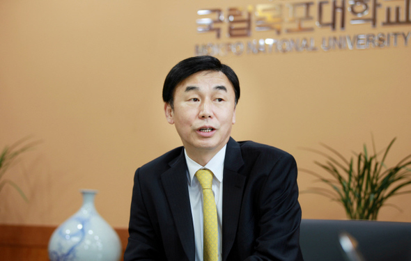국립목포대 최일 총장은 “대학이 지역의 산업발전 전략의 싱크탱크 역할을 하며 선도적으로 아이디어를 제공하고 새로운 산업 분야를 발굴해 나가야 한다”고 말했다. 국립목포대 제공