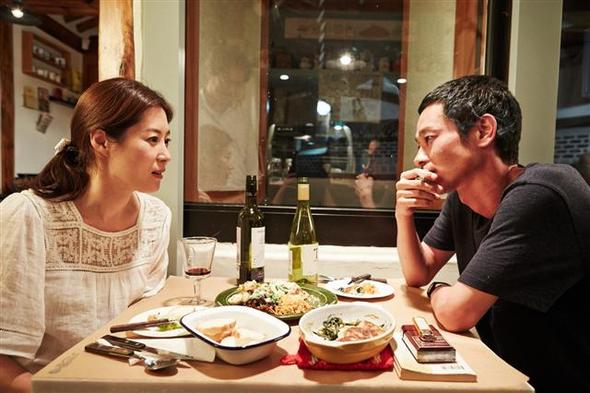 홍상수 새 영화 ‘자유의 언덕’ 속 한 장면.