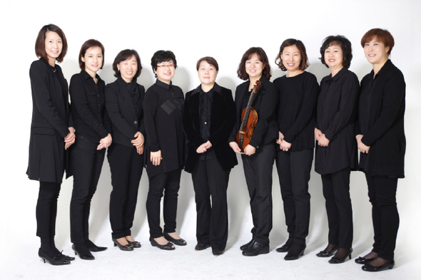 주부들로만 구성된 ‘송파뮤즈 오케스트라’는 직장과 집안일에 쫓기다 뒤늦게 꿈을 찾아 모였다. 세종문화회관 제공
